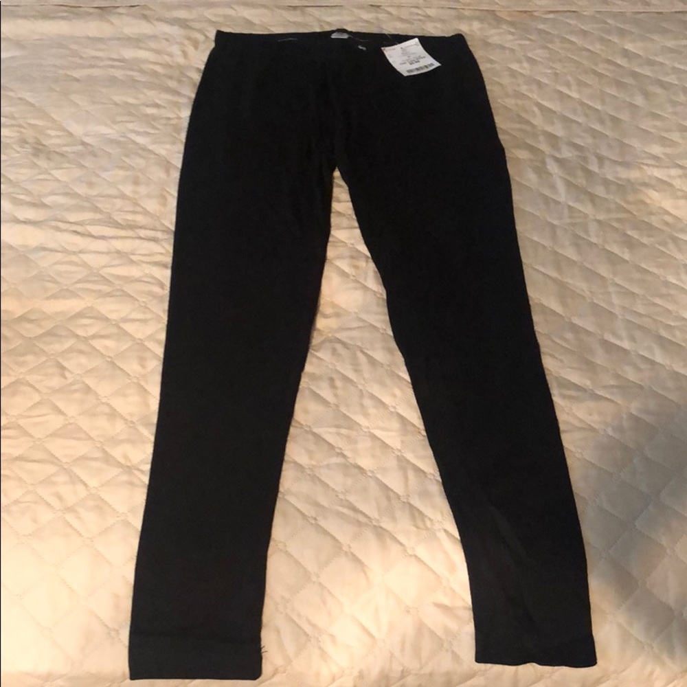 Thin black leggings